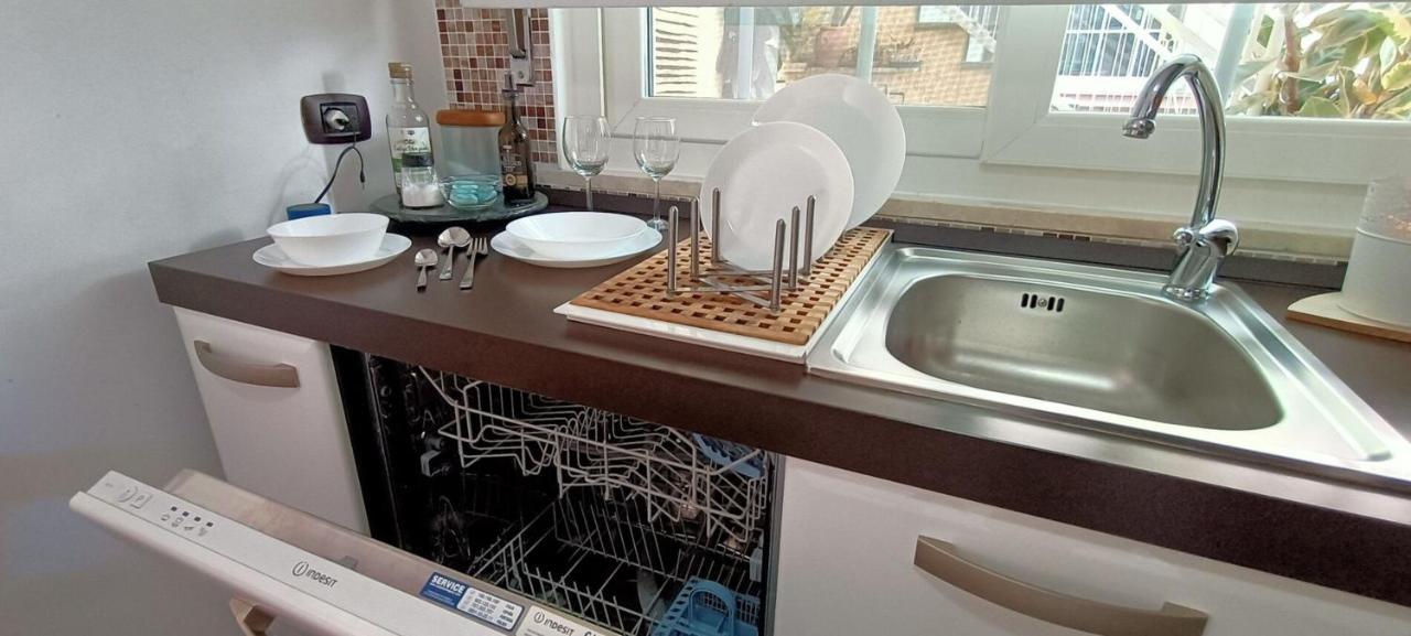 Lovely House Near The Beach ตอร์เร เดล ลาโกปุชชีนี ภายนอก รูปภาพ